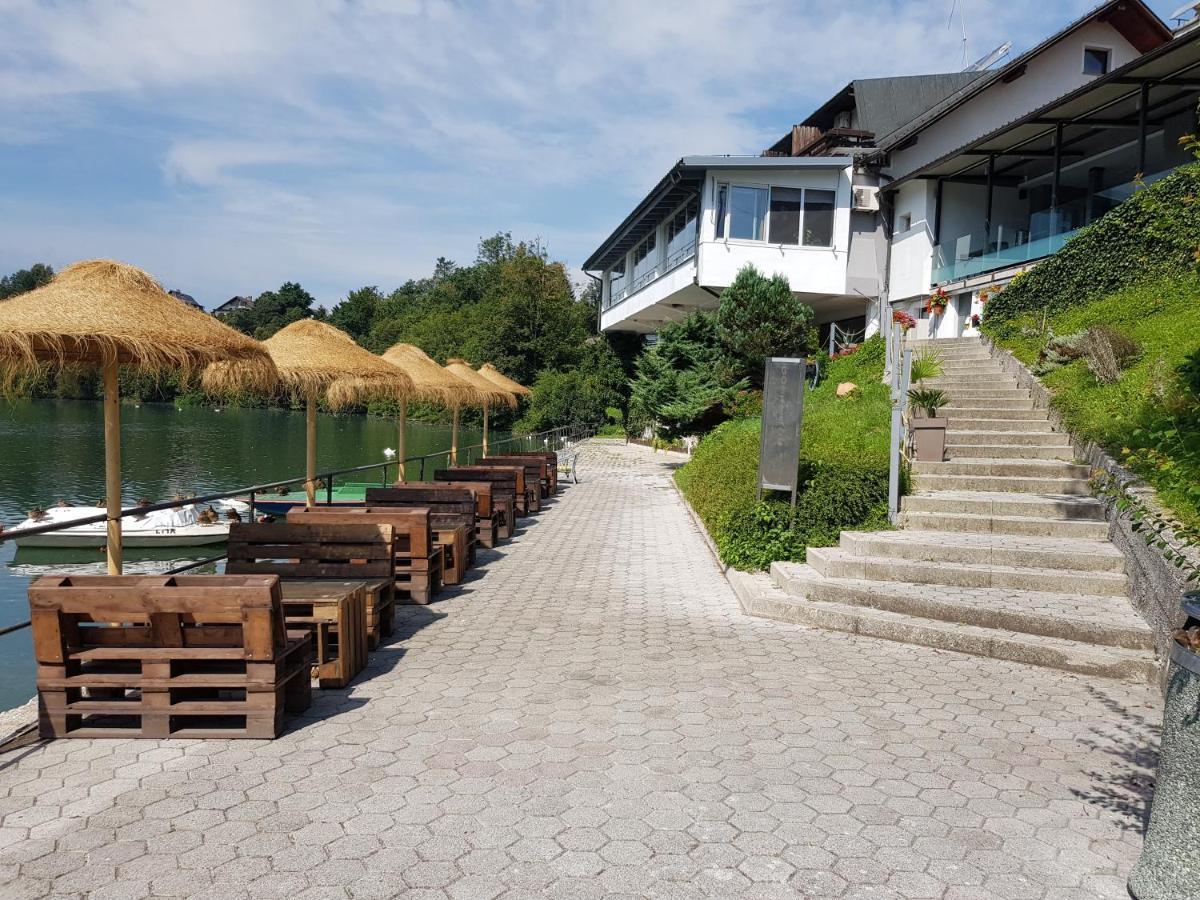 Gostisce Jezero Bed & Breakfast Medvode Exterior photo