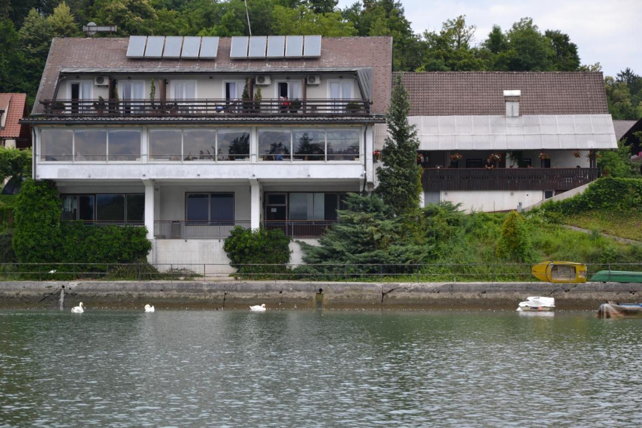 Gostisce Jezero Bed & Breakfast Medvode Exterior photo